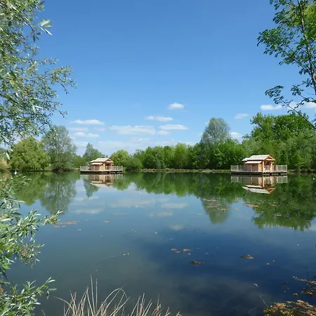 Cabanes Flottantes Du Lac De Pelisse Πανσιόν