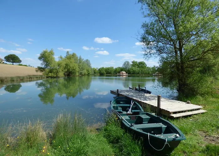 Cabanes Flottantes Du Lac De Pelisse Gæstehus Douzains